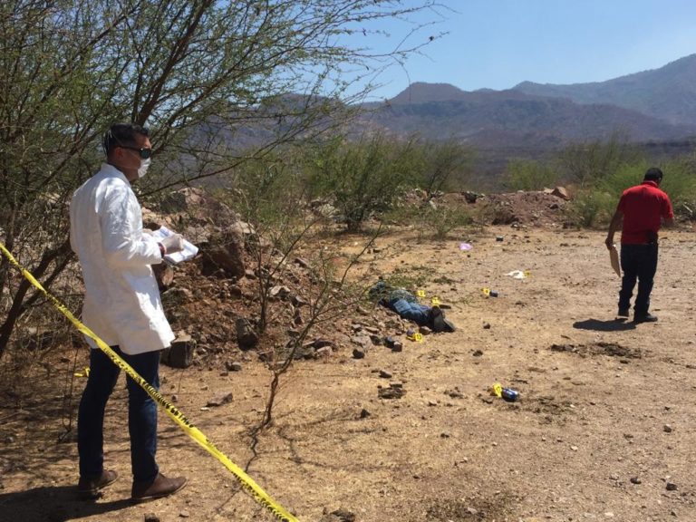 A balazos localizan muerto a joven en Tepuche