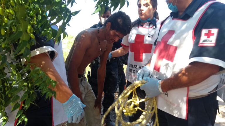 Atacan sujetos a golpes a indigente en Juntas del Humaya