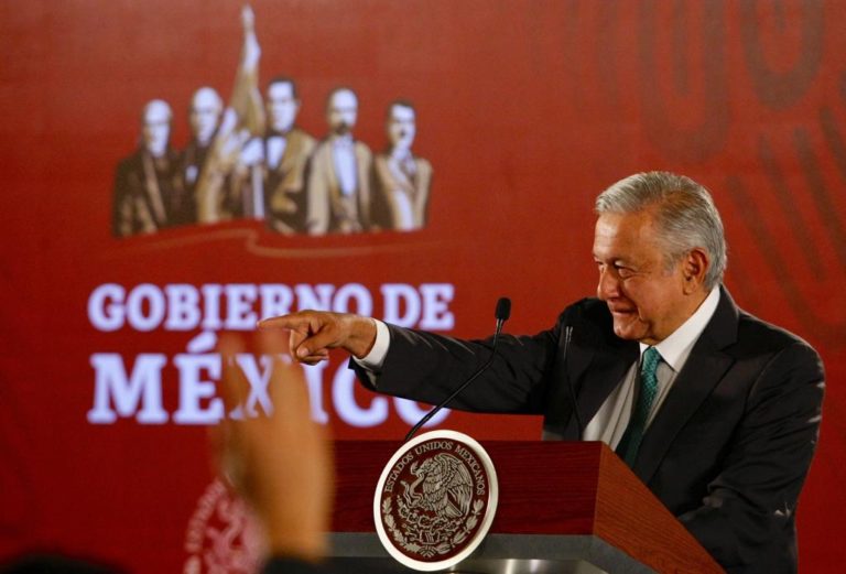Plantea AMLO adelantar consulta para revocación de mandato
