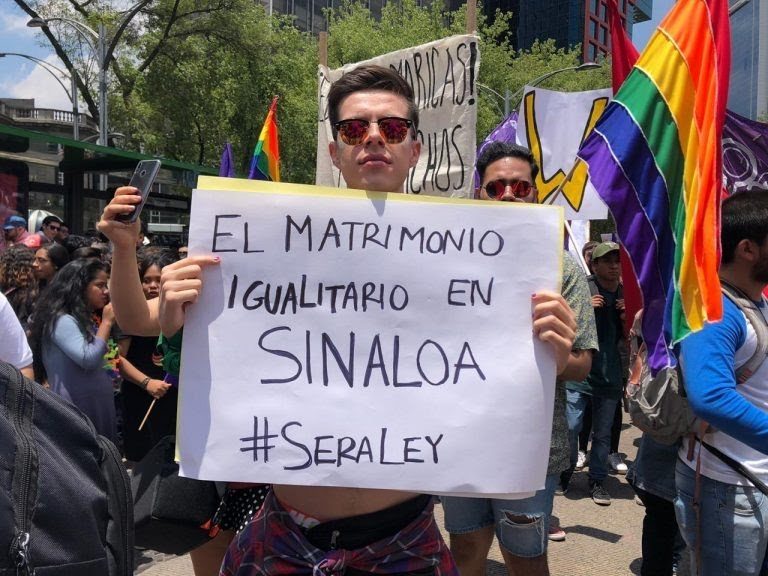 Figura Sinaloa en la marcha 41 del orgullo gay