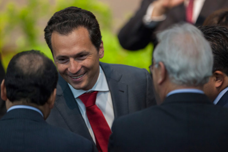 Exdirector de Pemex logra suspensión definitiva lavado de dinero