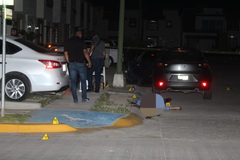 Se resisten a robo de auto; hay un muerto y dos heridos en Culiacán