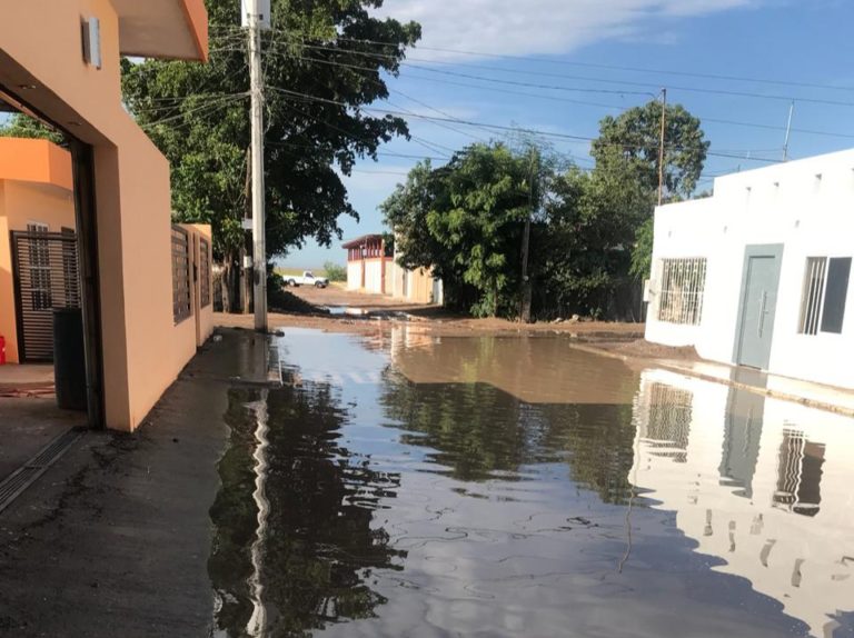 Lluvias dejan inundación de 30 centímetros en Villa Juárez