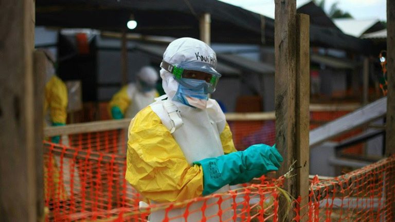 Declara OMS emergencia mundial por brote de ébola