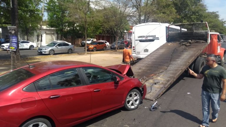 Ilesos pasajeros tras carambola en Las Quintas
