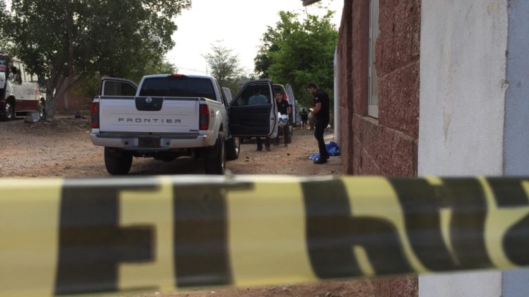 Asesinan a dos hombres en Culiacán; mujer sale ilesa