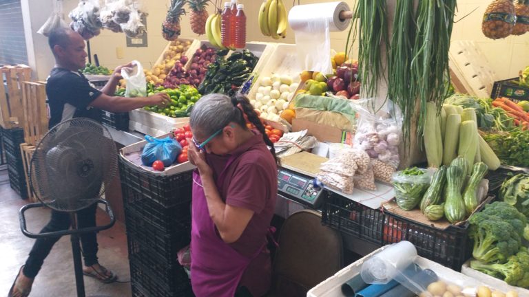 ‘Matan’ ambulantes y falta de estacionamiento al mercado Hidalgo