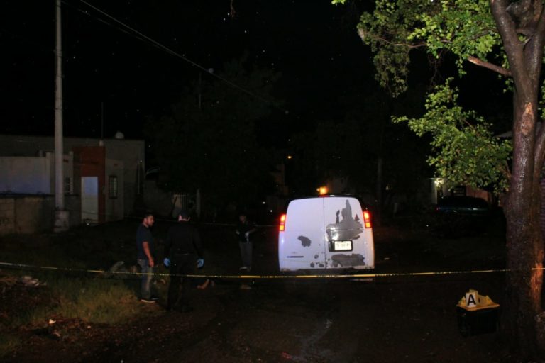 Hallan cuerpo en calle de Los Huizaches