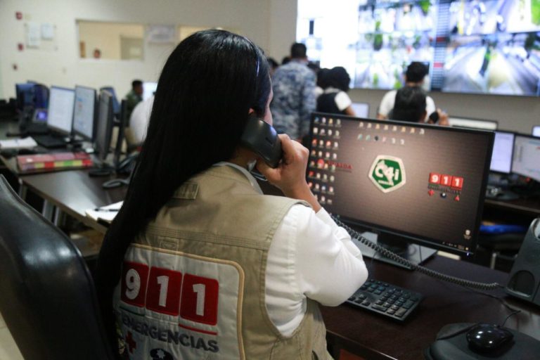 Llaman y cuelgan al 911 más de 200 mil veces en vacaciones