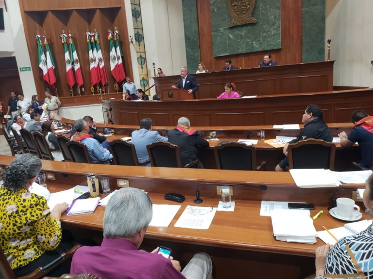 ¡Aprobado! Incluyen tenis gratis en kínder