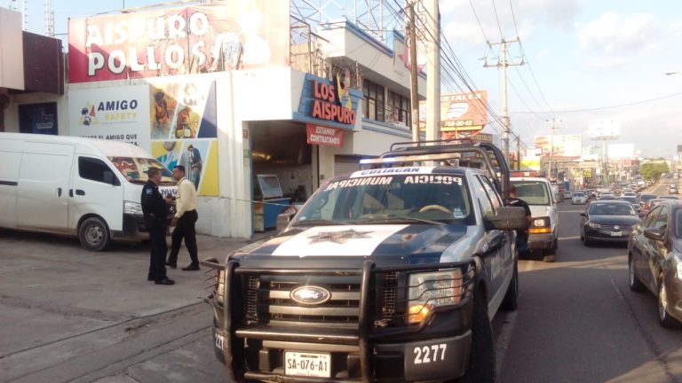 Asesinan a repartidor de pollos frente a clientes por el Zapata