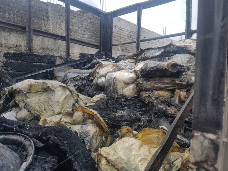 Iban por un incendio, hallaron precursores químicos