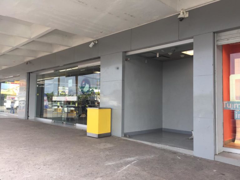 Roban cajero automático cerca del Mercado de Abastos