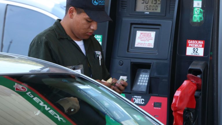 Hacienda regresa estímulo fiscal a la gasolina Premium con 1.01%