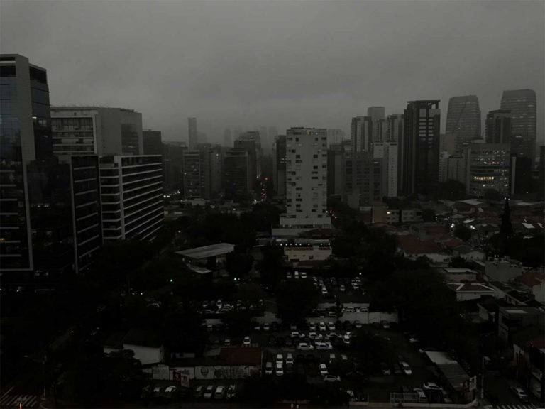 Misterio en Brasil: Oscurece a las 3 de la tarde en Sao Paulo