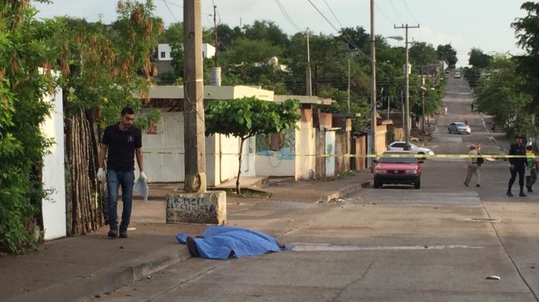 Estaba esperando camión; lo ejecutaron