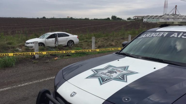 Con rastros de sangre y 100 impactos de bala hallan auto en la Culiacán-Eldorado