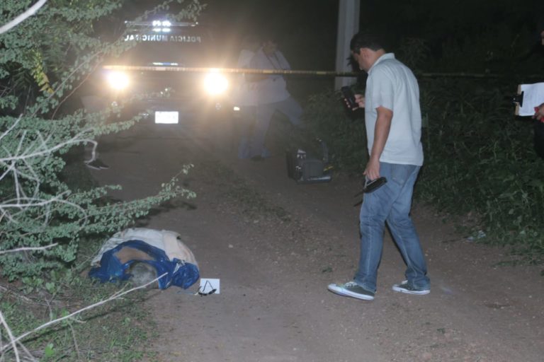 Envuelto en lona hallan cuerpo en la Antorchista