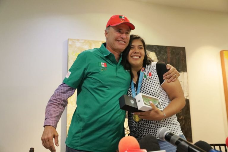 Entrega Quirino estímulos a medallistas panamericanos sinaloenses