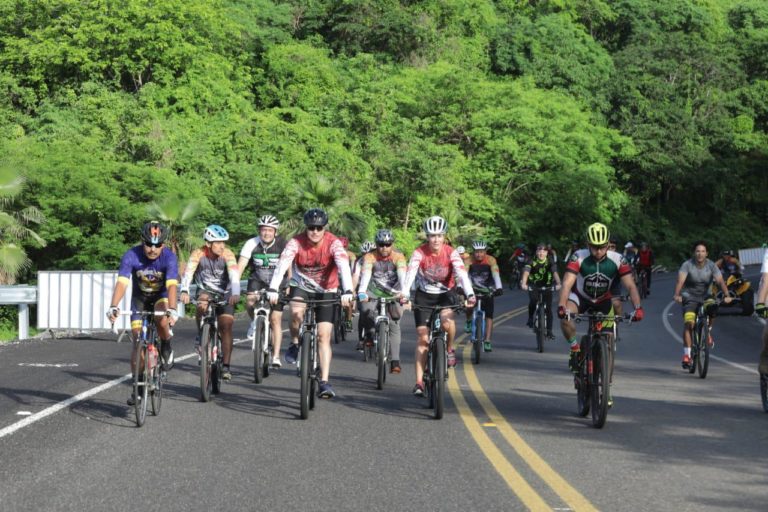 Quirino inaugura modernización de la carretera Culiacán-Imala