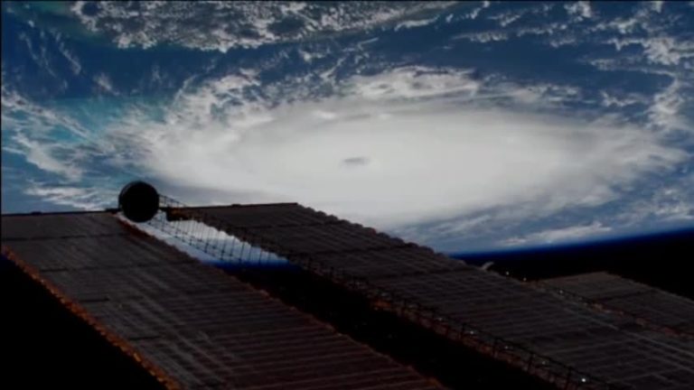 Dorian deja 5 muertos en Bahamas y apunta en categoría 3 a EU