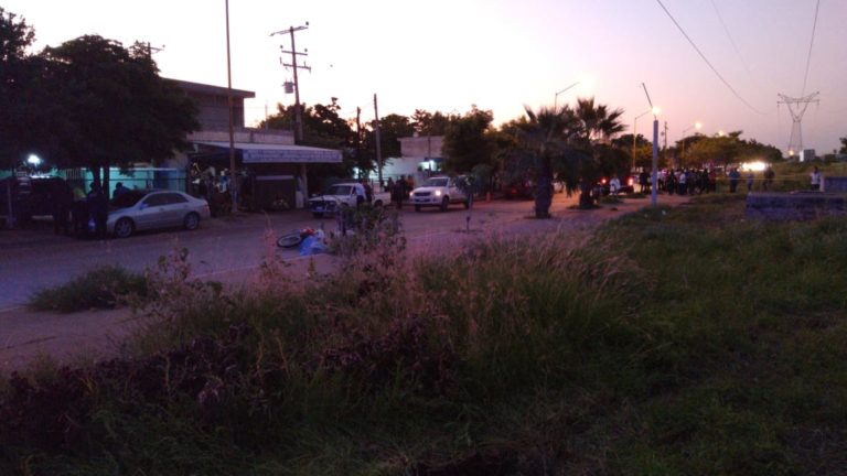 Se impactan dos motos; hay un muerto