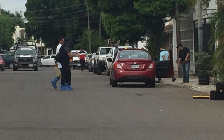 Hallan muerto en automóvil a joven en La Campiña