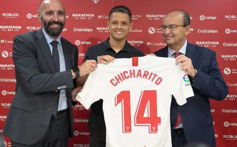 Chicharito fue presentado con Sevilla