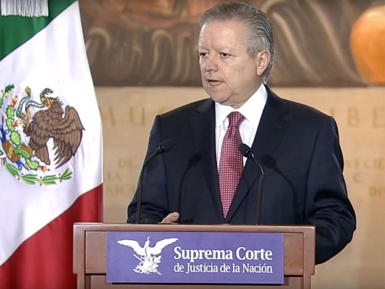 Suspenden a magistrado que votó contra Santa Lucía, por presuntas inconsistencias en ingresos