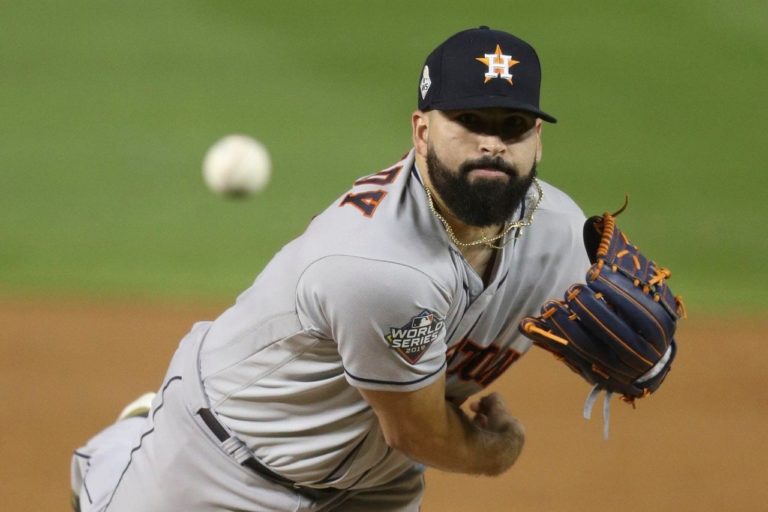 Triunfo del sinaloense Urquidy y Astros empata la serie