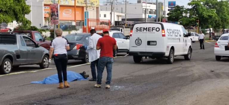 Muere atropellado frente al Mercado de Abastos