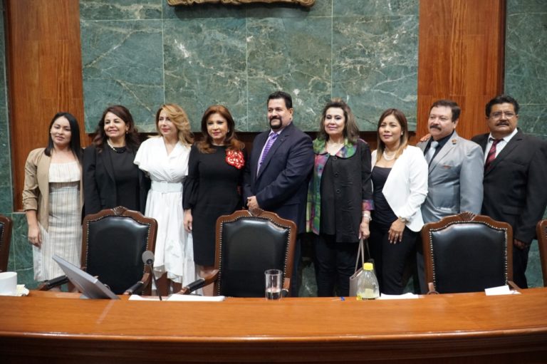 Cede Morena; el PRI toma la Mesa Directiva del Congreso