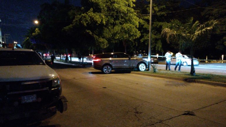 Atacan a balazos a automovilista en Malecón