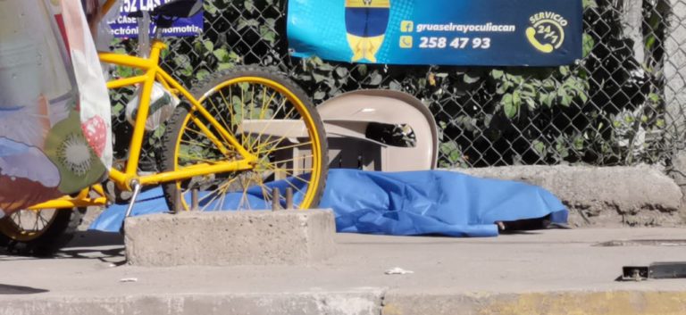 De varios disparos ejecutan a joven en la calle