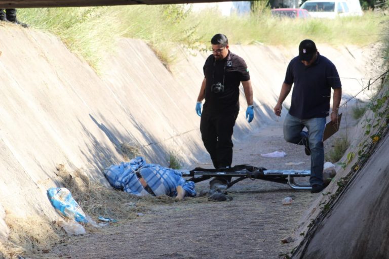 Sin uñas en los pies hallan cadáver en canal de Culiacán