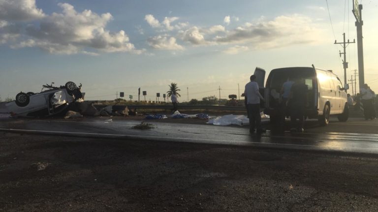 Muere familia en accidente; dos niños fallecen y uno más está herido