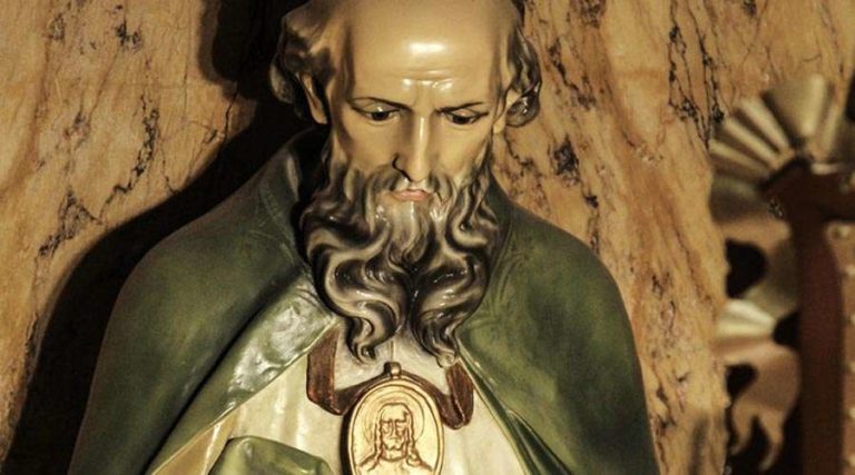Celebran hoy a San Judas Tadeo: ¿Qué significan los símbolos que porta?