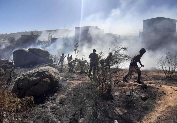 Combaten en Tecate incendios en viviendas