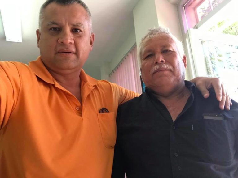 Este médico le da comida gratis a 600 en IMSS Navolato