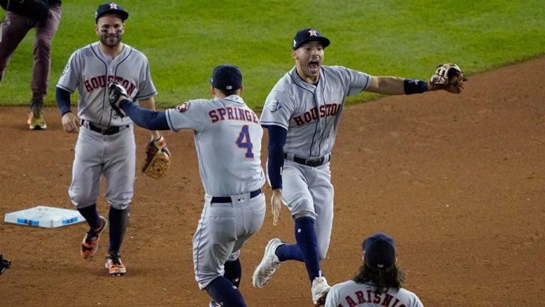 Prefirió recibir un pelotazo en la Serie Mundial que tirar su cerveza