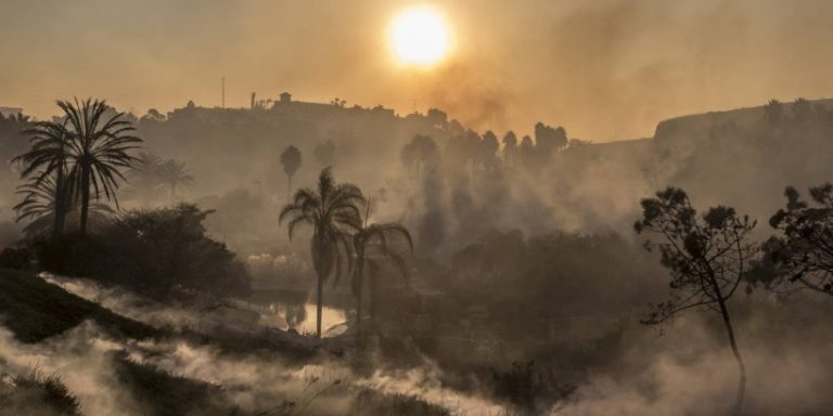Combaten bomberos de Sinaloa incendios en BC