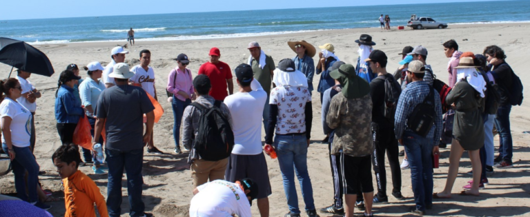 Evitan en El Tambor que una tonelada de basura llegara al mar