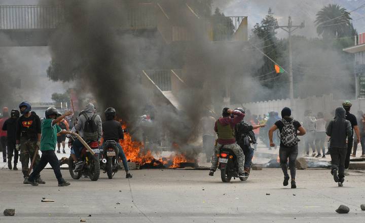 Varias unidades policiales se amotinan en Bolivia
