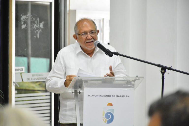 Acusa alcalde de Mazatlán de descortés a Quirino