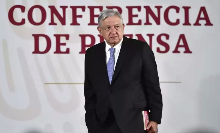 AMLO da la razón a Slim y acepta que la economía de México necesita una ‘sacudida’