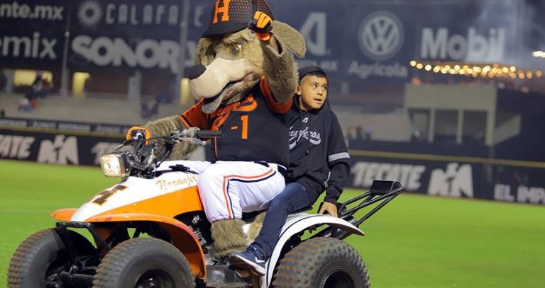 Es un niño recolector de botes y Naranjeros hacen realidad su sueño