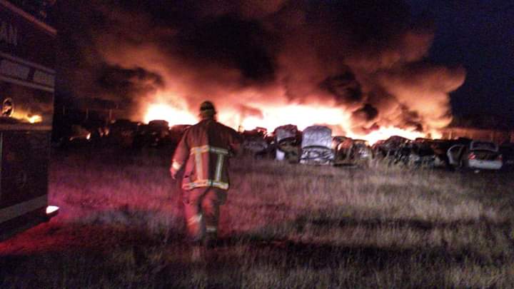Se incendia otra vez… pensión de autos en Culiacán