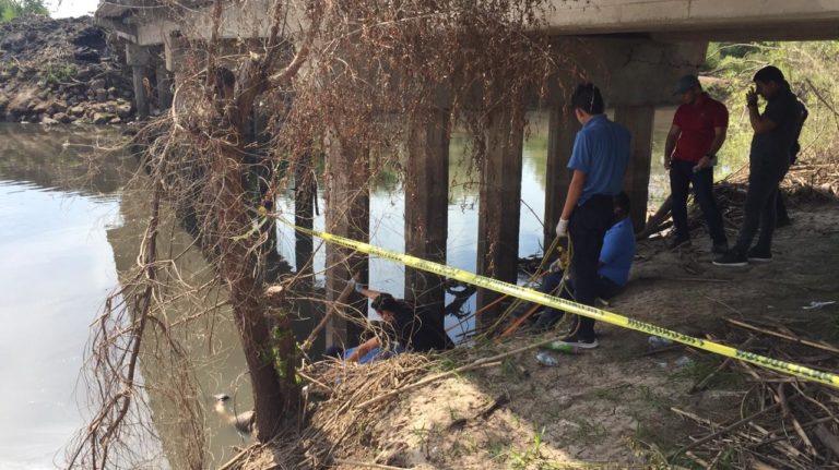 Encuentran flotando cadáver en dren de Navolato