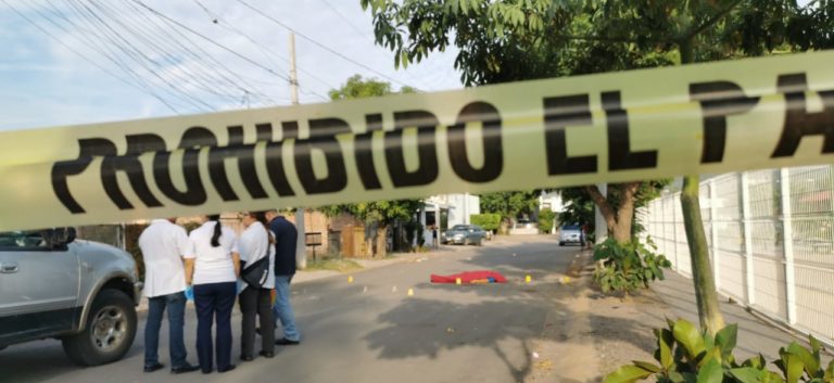 Huía de sus agresores y lo ejecutaron