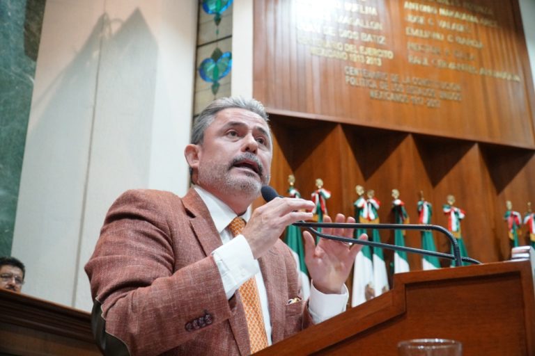 Proponen inscribir nombre del Maquío en Muro de Honor del Congreso